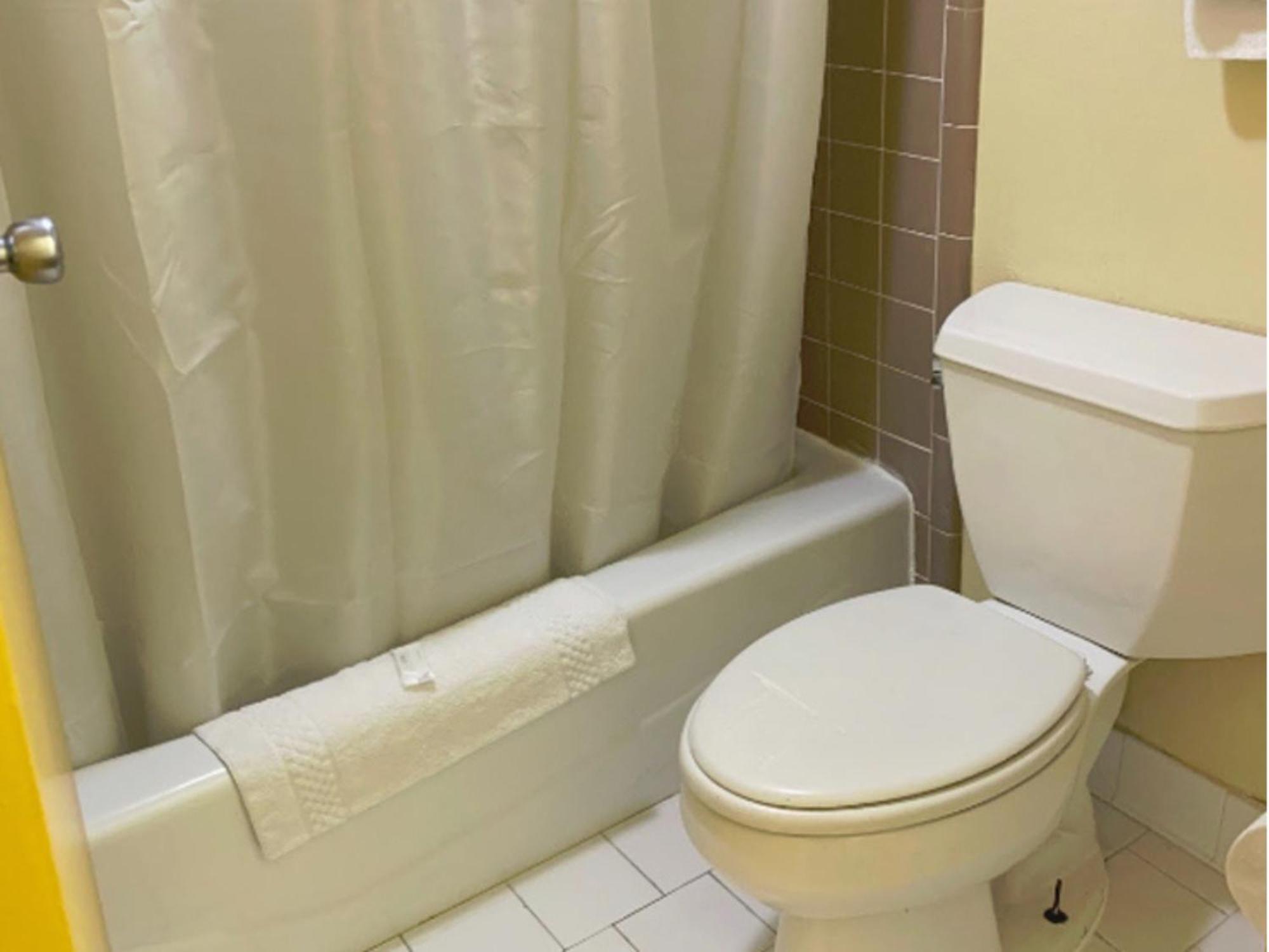 American Inn And Suites - Atlanta Airport Jonesboro I-75 객실 사진
